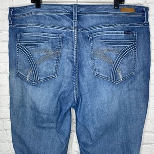 Seven7 Medium Wash Cutoff Style High Rise Breezy Crop Denim Capri Jeans Size 20